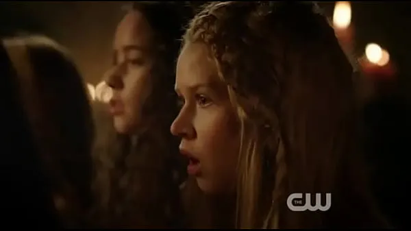 最佳Caitlin Stasey masturbate cut-scene from the CW's REIGN剪辑视频