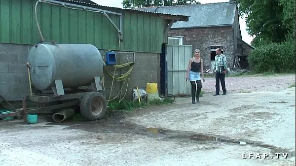 Parhaat French mature gets her ass fucked hard by grandpa and his farm friends leikkeet Videot