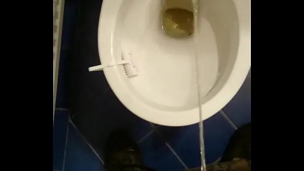 A legjobb Guy pissing in toilet klipek Videók