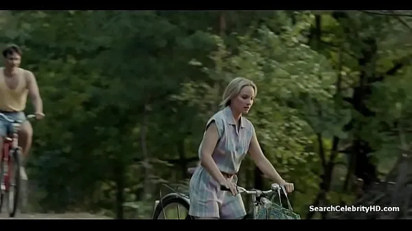Beste Sonja Gerhardt - Deutschland 83 - S01E02 (2015) - 2 clips Video's
