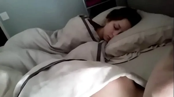 Najboljši posnetki voyeur teen lesbian sleepover masturbation videoposnetki