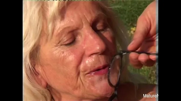 Najlepšie Blonde grandma fucks klipy Videá