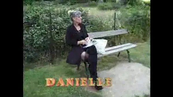 Meilleurs clips Fou français vieux mature baise dans le jardin Vidéos