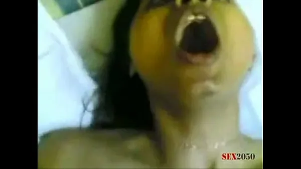 Τα καλύτερα βίντεο κλιπ Curvy busty Bengali MILF takes a load on her face by FILE PREFIX
