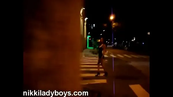 最高のNikki Ladyboys on the streets is a hookerクリップビデオ