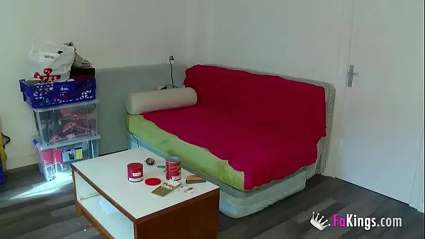 Melhores clipes de Uma jovem procura um colega de apartamento com uma condição: ela pode transar com ele a qualquer momento Vídeos