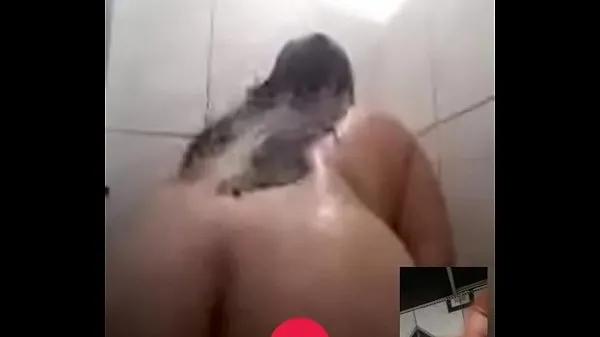 Meilleurs clips fat girl taking a shower Vidéos