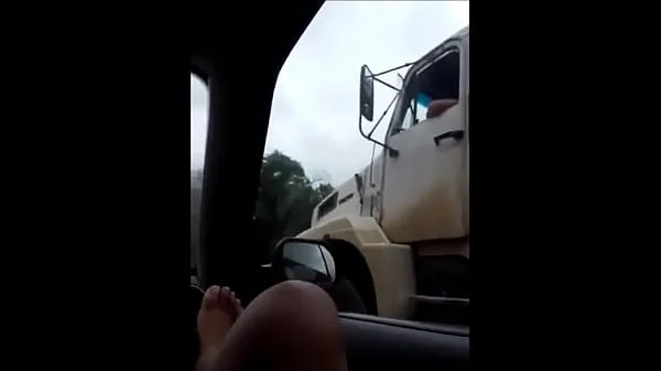 Best Em Homenagem a Greve Dos Caminhoneiros Essa Esposa Safada Ficou Peladinha Dentro do Carro Filmando o Caminhão Que Passava ao Lado – VIDEO COMPLETO clips Videos