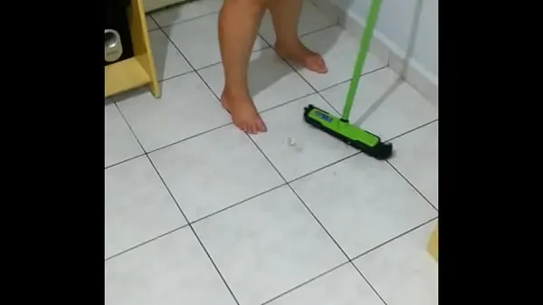 Τα καλύτερα βίντεο κλιπ girlfriend tidying the room