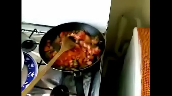 I migliori video di clip Desi bhabhi succhia mentre cucina