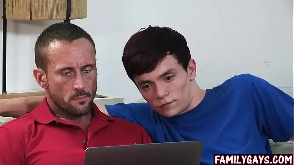 بہترین Gay stepson seduces his stepdad to get money کلپس ویڈیوز