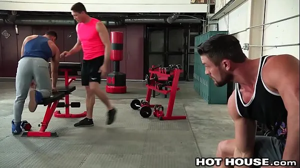 Meilleurs clips HotHouse Ryan Rose Ejaculation Pour 2 De Ses Garçons Au Gym Vidéos