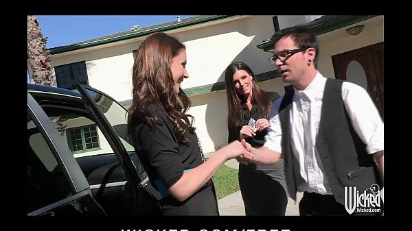 En iyi Pair of sisters bribe their car salesman into a threesome klipleri Videoları