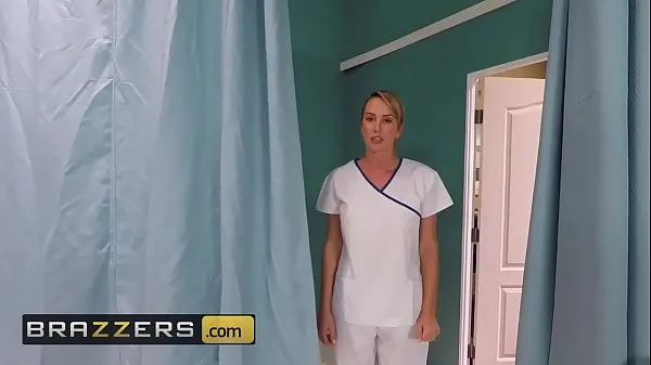 Los mejores clips de Médicos Aventura - (Brett Rossi, Johnny Sins) - Yendo hacia abajo - Brazzers Videos