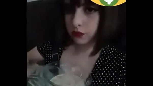 Najboljši posnetki Busty hottie eating cornflakes videoposnetki