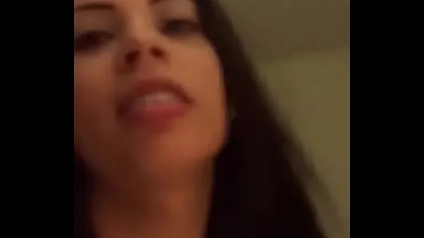 Τα καλύτερα βίντεο κλιπ Rich Venezuelan caraqueña whore has a threesome with her friend in Spain in a hotel