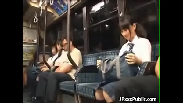 I migliori video di clip Ragazza giapponese scuola scopare sul bus