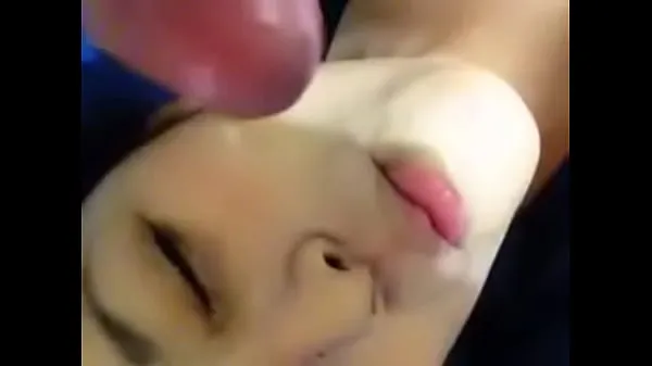 最佳Girlfriend playing with her boyfriend's penis while filming剪辑视频