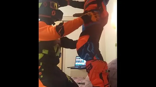 I migliori video di clip gay motocross blowjob