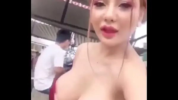 最佳Hot girl shows boobs剪辑视频