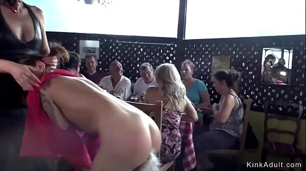 Los mejores clips de Euro morena folla en la terraza de un restaurante público lleno de gente Videos