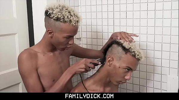 Melhores clipes de Twink Twins idênticos acariciam seus pênis juntos Vídeos