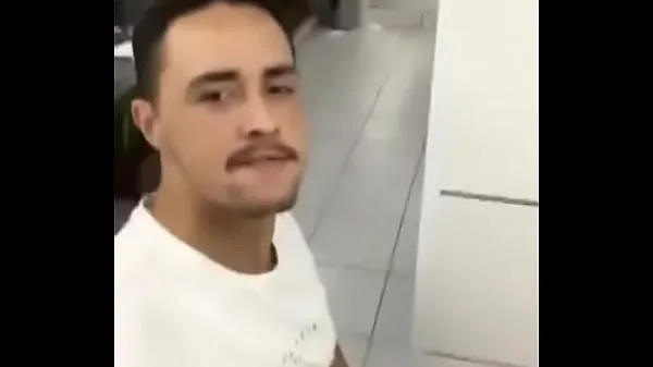 Melhores clipes de Passiva chupando meu pau em um banheiro público de um shopping center em Medellín Vídeos