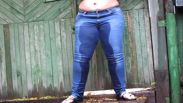 Los mejores clips de Lluvias doradas y en público al aire libre. Recopilación de fetiches amateur de bbw chic con un gran culo y un coño peludo Videos