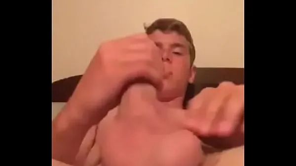 Najboljši posnetki Young boy jacking off in his room videoposnetki