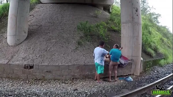 Meilleurs clips Derrière les caméras du croyant donnant au mendiant une queue sans préservatif Vidéos