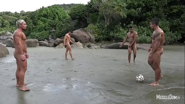 Melhores clipes de Futebol nu na praia Vídeos