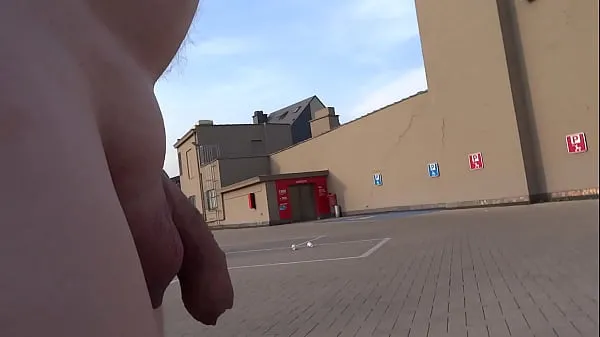 Beste 4 girls only: (Risky) Walking around bare naked on the parking lot of a Carrefour supermarket :P clips Video's