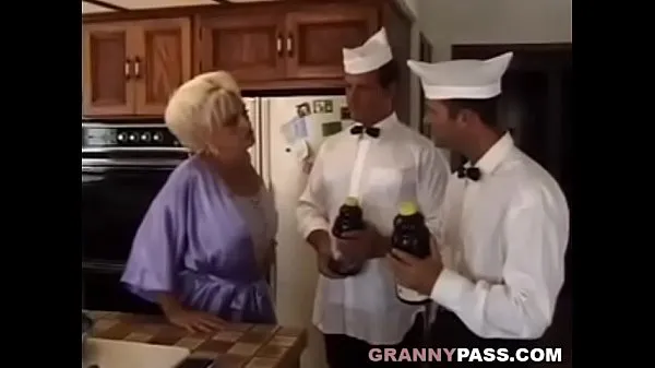Nejlepší Granny Almost Dies In DP klipy Videa