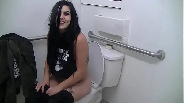 I migliori video di clip bianco gardenia - allison pissing ... hot girl pissing in toilet umiliazione pissing fetish goth girl pissing per la telecamera schiava toilette cam urina pipì pipì