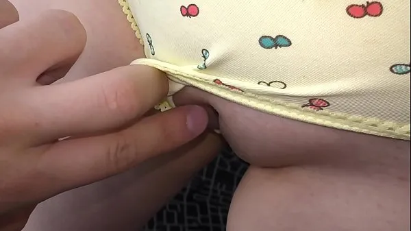 Best REALLY! my friend's Daughter ask me to look at the pussy . First time takes a dick in hand and mouth ( Part 1 klipp videoer