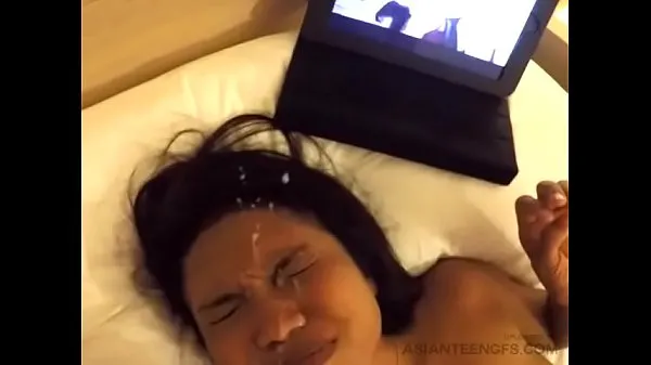 I migliori video di clip Vero dilettante) La prostituta thailandese si fa sborrare in faccia in un hotel