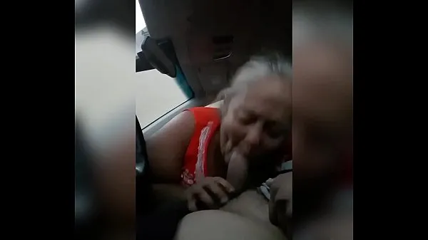 Los mejores clips de La abuela se levantó chupándome la polla después de algunos tragos lol Videos