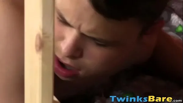 Τα καλύτερα βίντεο κλιπ Gorgeous twink Austin Lock blows big cock and barebacked