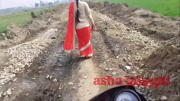 أفضل مقاطع فيديو Desi village aunty was going alone, she was patted