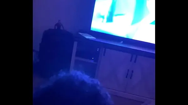 Τα καλύτερα βίντεο κλιπ Con mi gorda rica un buen polvo en la sala viendo la televisión