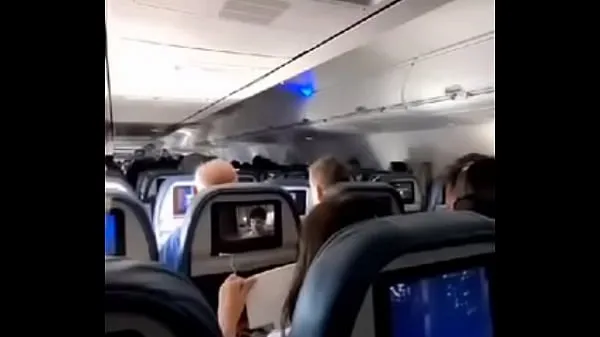 Los mejores clips de Chica joven disfrutando en el avión Videos