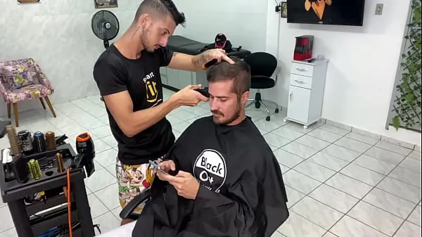 Τα καλύτερα βίντεο κλιπ cutting hair and playing a little