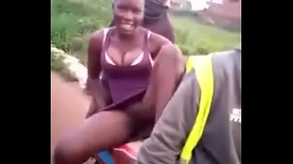 Najboljši posnetki African girl finally claimed the bike videoposnetki