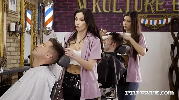 I migliori video di clip Le calde parrucchiere Anya Krey e Clea Gaultier convincono i loro clienti a unirsi a loro in una sessione di sesso a quattro con intensi anali, gemiti e sborrate in faccia! Flick completo e altri 1000 su