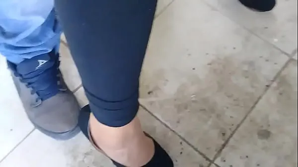 Meilleurs clips Elle est belle en talons quand je la baise Vidéos