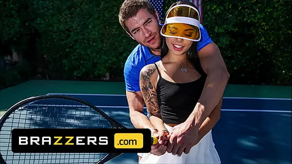 Najlepsze Xander Corvus) Massages (Gina Valentinas) Foot To Ease Her Pain They End Up Fucking - Brazzers klipy Filmy