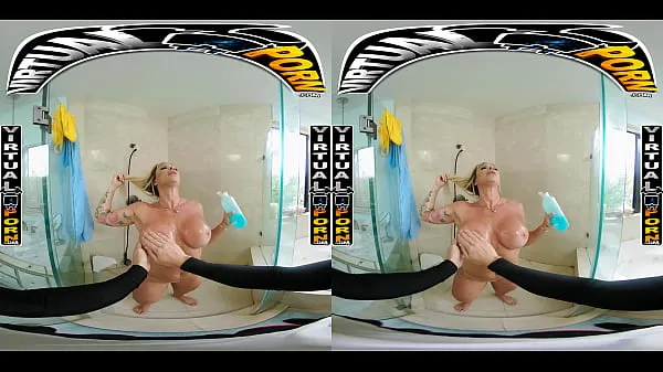 Τα καλύτερα βίντεο κλιπ Busty Blonde MILF Robbin Banx Seduces Step Son In Shower