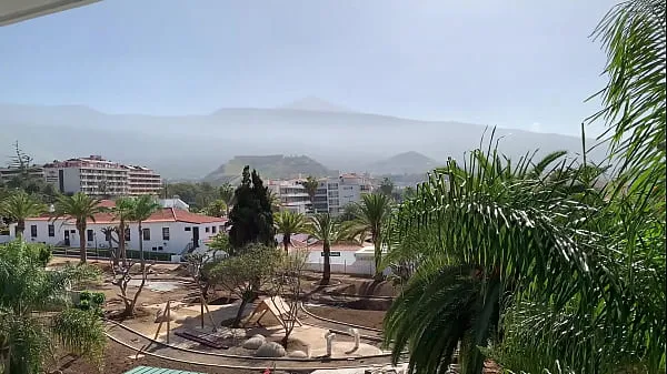 Los mejores clips de Esposa infiel folla en el balcón del hotel en Tenerife Videos