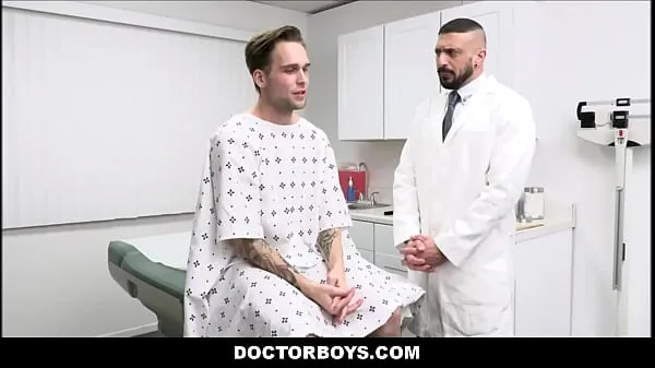 Najlepsze Hot Hunk Doctor Fucks Patient During Visit - Trent Marx, Marco Napoli klipy Filmy