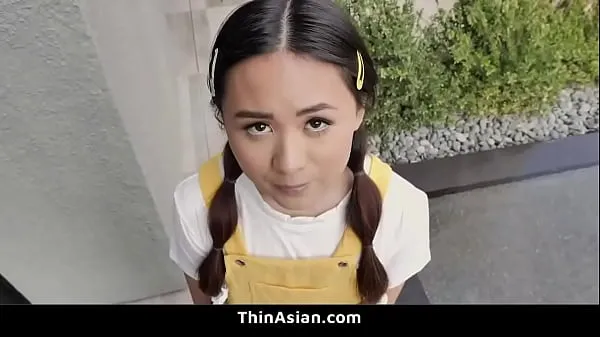 Bästa Cute Little Asian Teen Fucked By Her Neighbor Couple klipp Videor